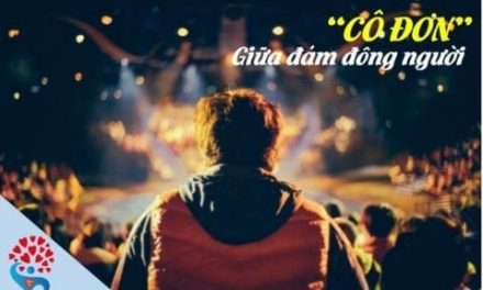 Cô đơn giữa đám đông người