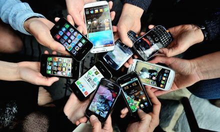 IELTS Writing Sample 9 – Mobile phones should be banned like smoking?
