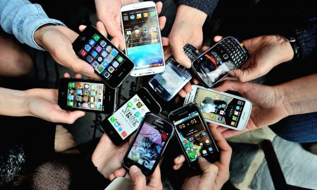 IELTS Writing Sample 9 – Mobile phones should be banned like smoking?
